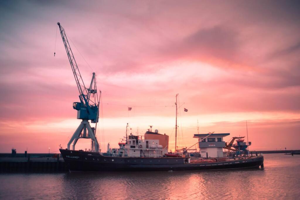 Unieke Woonboot In Harlingenアパートメント エクステリア 写真